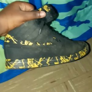 Im selling my jacket and my Feliz